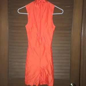 Jumper shorts orange.